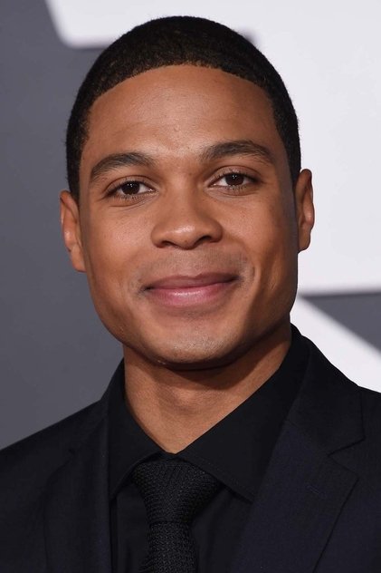 Zdjęcie Ray Fisher