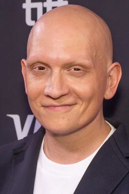 Zdjęcie Anthony Carrigan