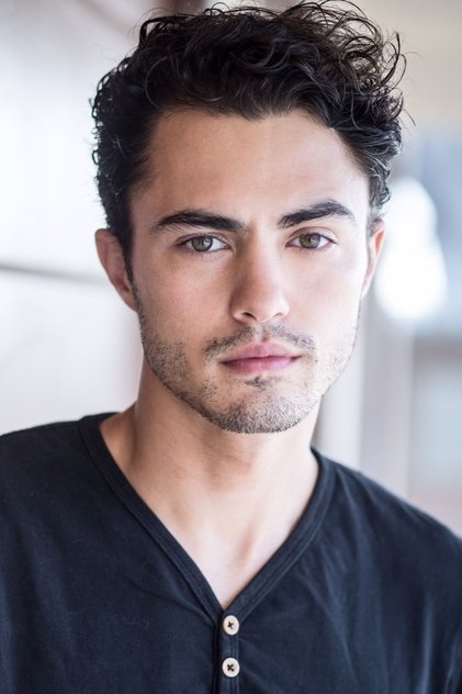 Zdjęcie Darren Barnet