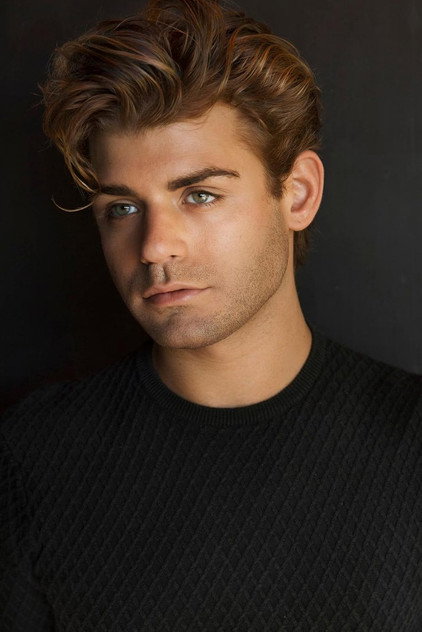Zdjęcie Garrett Clayton