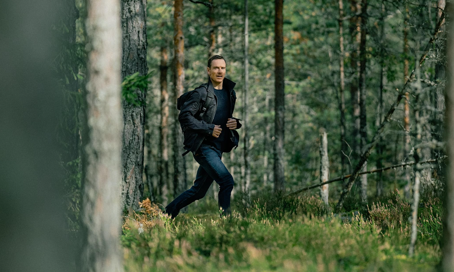 Agencja powraca z 2. sezonem. Michael Fassbender na nowej zapowiedzi serialu