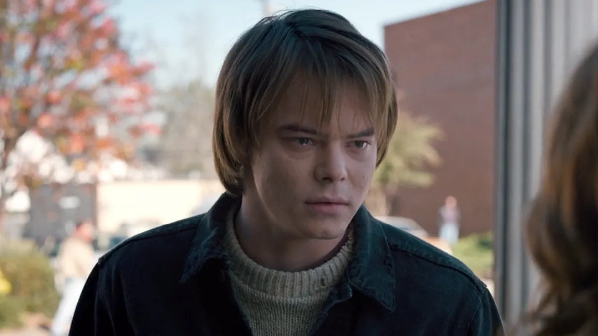 Charlie Heaton zagra syna Tommy’ego Shelby’ego. Netflix pokazał pierwsze zdjęcie z nowego Peaky Blinders