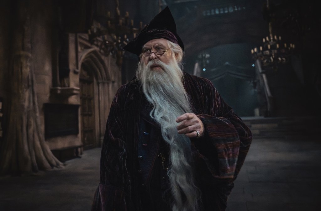 Serialowy Dumbledore potwierdza termin rozpoczęcia zdjęć 2. sezonu Harry’ego Pottera  